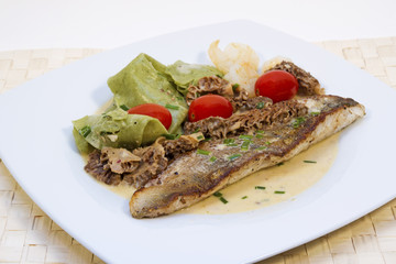 Zanderfilet mit Spinatlasagne und Morcheln