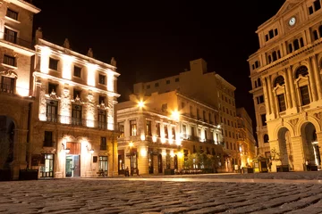 Fotobehang The square of San Francisco in Old Havana illuminated at night © kmiragaya