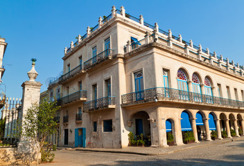 Fototapeta na wymiar Old spanish palace in Havana