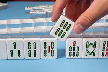 touch a mahjong tiles