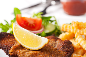 Wiener Schnitzel und Pommes frites