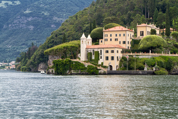 Fototapeta na wymiar Villa del Balbanello piękne Lenno am Comer See, Italien
