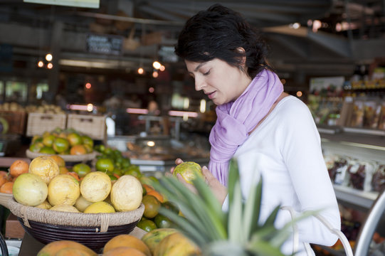 Hispanic woman shopping for fruit