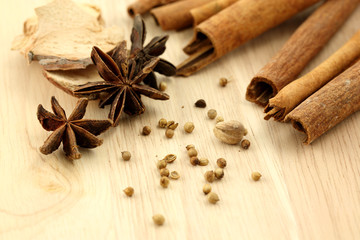 Fototapeta na wymiar Chinese herbal medicine on wood background
