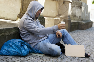 Arbeitsloser Bettler ist Obdachlos