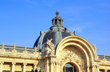 Fototapeta na wymiar Petit Palais w Paryżu