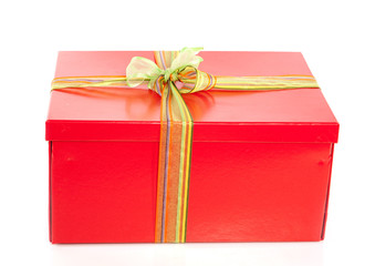 boite cadeau rouge sur fond blanc