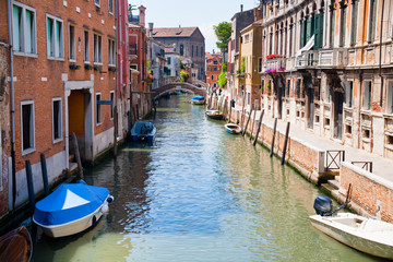 Fototapeta na wymiar canal, boats and bridge in Venice