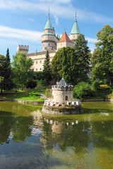 Fototapeta na wymiar Bojnice zamek z odbicia - Słowacja