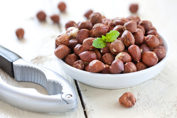 frische Haselnüsse