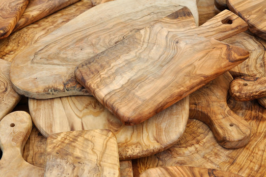 Olive wood cutting boards to the market