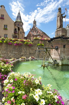 le ch&acirc;teau des comtes d'Eguisheim et l' &eacute;glise St L&eacute;on IX