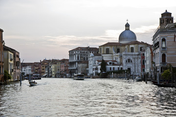 Fototapeta na wymiar Buildings on the big canal in Venice