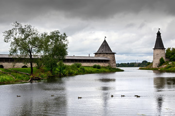 Fototapeta na wymiar Pskov Kremlin