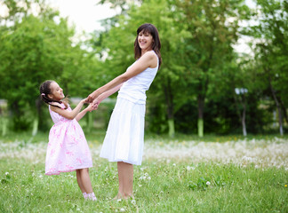 Naklejka premium Young mother and her young daughter