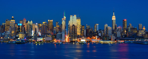 Fototapeta na wymiar Midtown Manhattan Skyline viewed from across the Hudson River