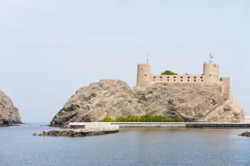 Store enrouleur occultant sans perçage Travaux détablissement Fort protecting the palace of the Sultan of Oman