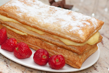 Feuilleté crème pâtissière et fraise