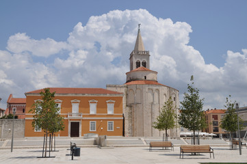 Naklejka premium Römisches Forum und Donatuskirche in Zadar