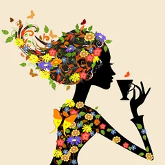  meisje in een patroon van bloemen met een kopje © Aloksa