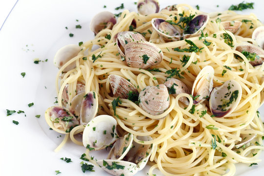 spaghetti with clams closeup - spaghetti alle arselle