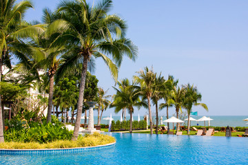 Obraz premium Swimming pool in luxury resort near the sea