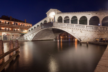 Fototapeta na wymiar Venice - Rialto Bridge