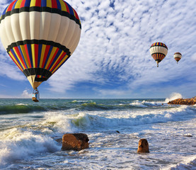 Obrazy  Ogromne balony, morze, wiosenna burza