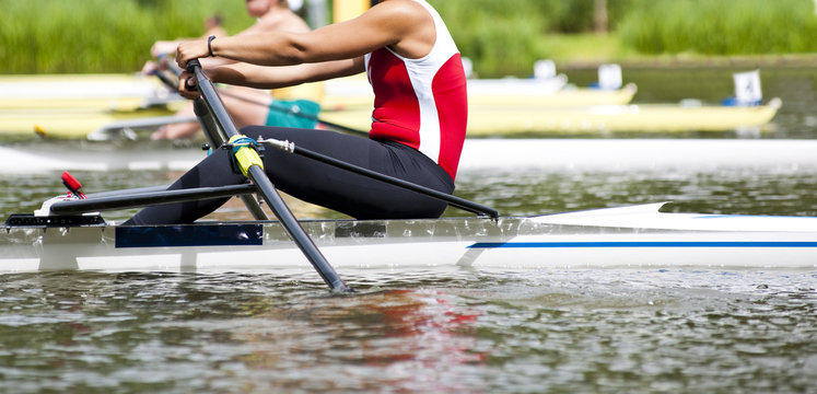 Single Scull Women's Rowing Start