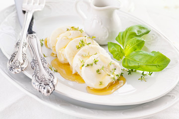 Ziegenkäse mit Honig