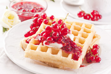 Waffeln mit Johannesbeeren