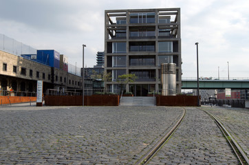 K&ouml;ln am Rhein - Rheinauhafen - Zylinder - Schienen