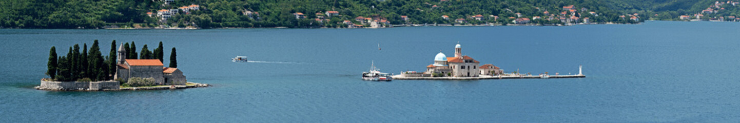Fototapeta na wymiar Wyspy w Zatoce Kotorskiej. Czarnogóra