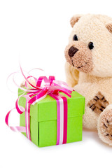 Ours en peluche avec paquet cadeau