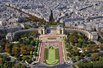 Palais de Chaillot - Trocadero in Paris - obrazy, fototapety, plakaty