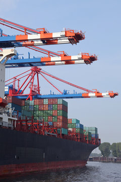 Containerumschlag im Hamburger Hafen