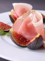 jambon serran et figues fraiches