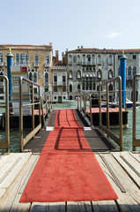 Obraz premium Roter Teppich in Venedig - Biennale