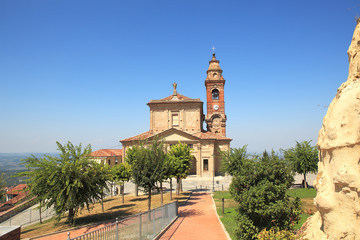 Fototapeta na wymiar Stary kościół w Diano d'Alba, Włochy.