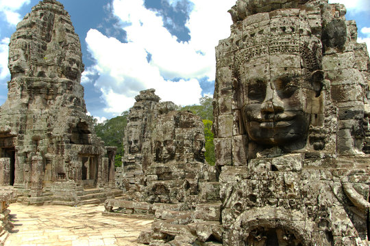 Steinköpfe im Tempel Angkor Thom in Kambodscha