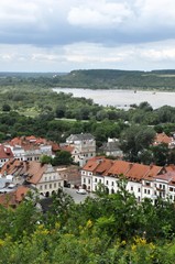 Fototapeta na wymiar Kazimierz Dolny w Polsce, widok z Wzgórza Trzech Krzyży