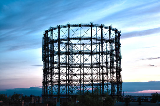 Gasometer in Berlin Sch&ouml;neberg in Abendsonne