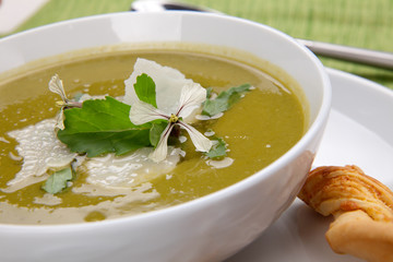 Pea And Rocket Soup