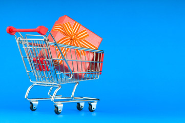 Gift box and shopping cart