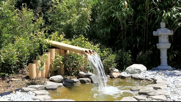 source en bambous et bassin aquatique zen