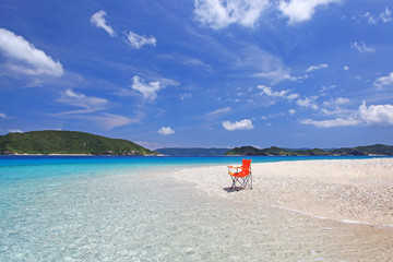 美しい沖縄の青い海