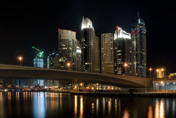 Fototapeta na wymiar Night Bridge in Dubai Marina