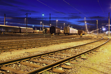 Naklejka na ściany i meble Railway at night
