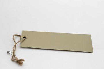 ein leeres Etikett mit Schnur