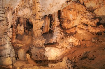 intérieur de grotte - spéléologie